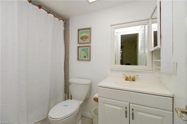 175 Turtle Lake CT 111, Naples, FL 34105