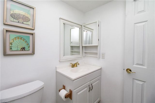 175 Turtle Lake CT 111, Naples, FL 34105