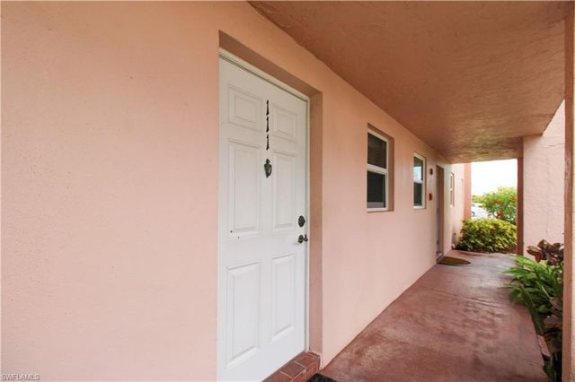 175 Turtle Lake CT 111, Naples, FL 34105