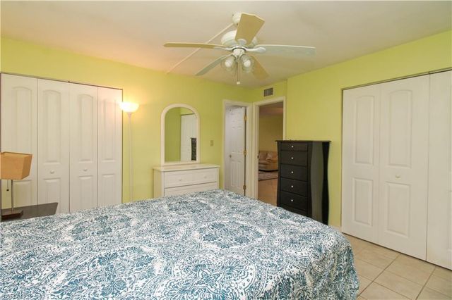 175 Turtle Lake CT 111, Naples, FL 34105