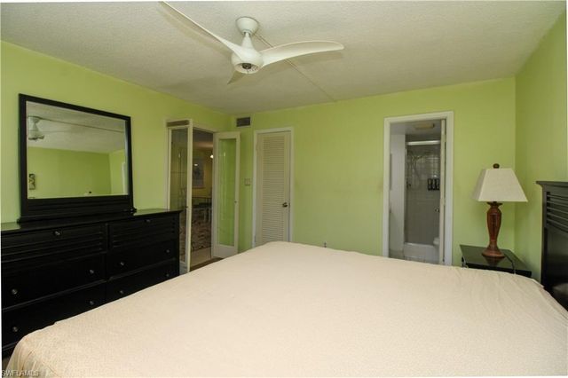 175 Turtle Lake CT 111, Naples, FL 34105