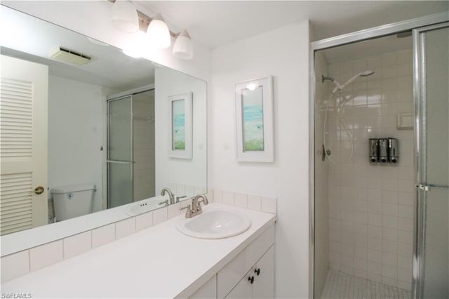 175 Turtle Lake CT 111, Naples, FL 34105