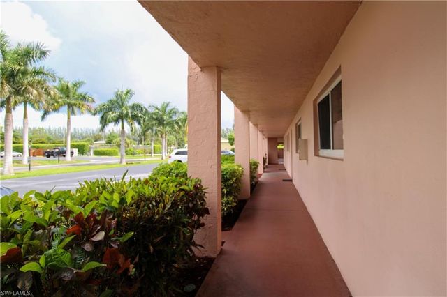 175 Turtle Lake CT 111, Naples, FL 34105