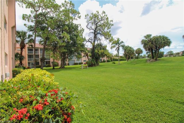 175 Turtle Lake CT 111, Naples, FL 34105