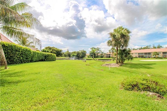 175 Turtle Lake CT 111, Naples, FL 34105