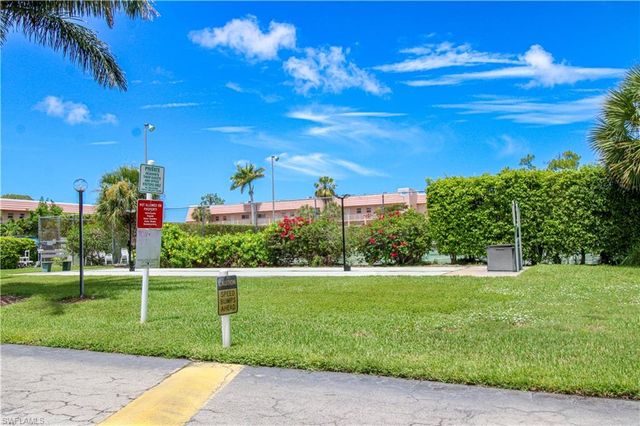 175 Turtle Lake CT 111, Naples, FL 34105