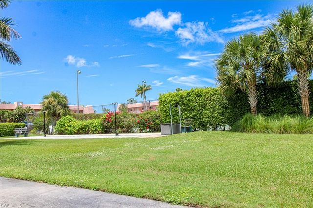 175 Turtle Lake CT 111, Naples, FL 34105
