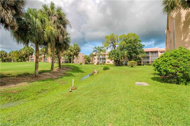 175 Turtle Lake CT 111, Naples, FL 34105
