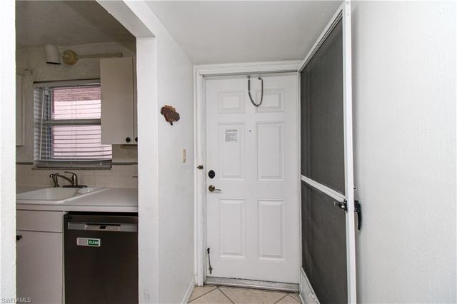 175 Turtle Lake CT 111, Naples, FL 34105