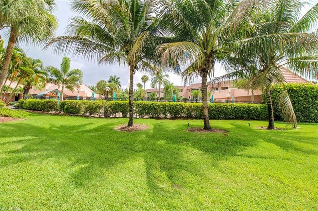 175 Turtle Lake CT 111, Naples, FL 34105