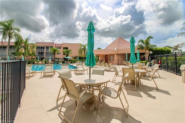 175 Turtle Lake CT 111, Naples, FL 34105