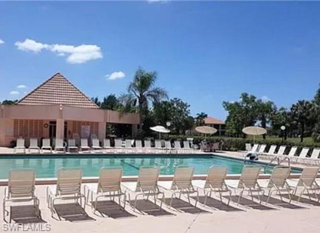 175 Turtle Lake CT 111, Naples, FL 34105