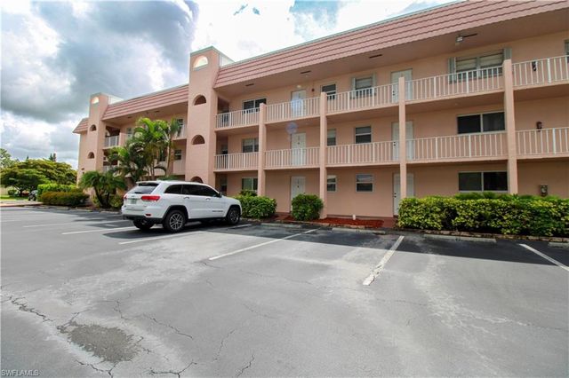 175 Turtle Lake CT 111, Naples, FL 34105