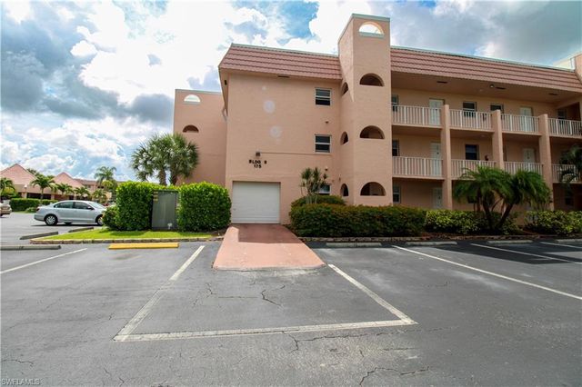 175 Turtle Lake CT 111, Naples, FL 34105