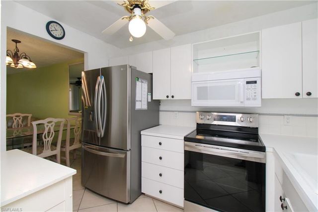 175 Turtle Lake CT 111, Naples, FL 34105