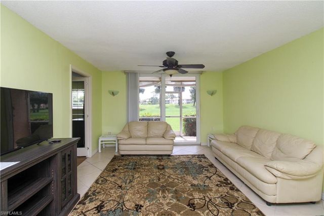 175 Turtle Lake CT 111, Naples, FL 34105
