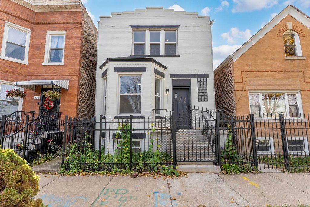 736 N Sawyer Avenue, Chicago, IL 60624