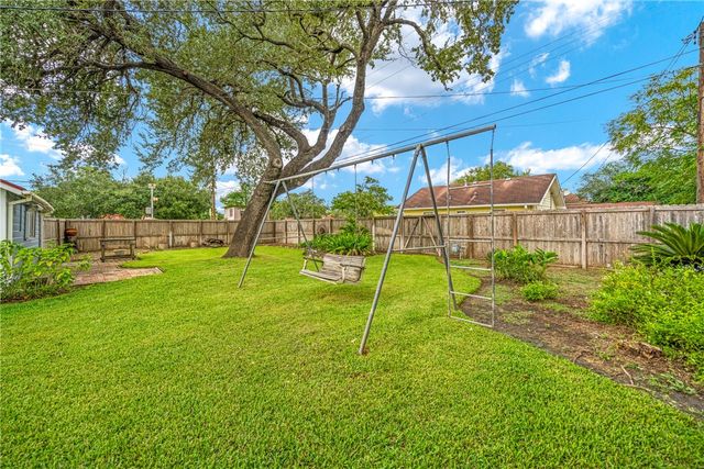 330 W Henrietta Ave, Kingsville, TX 78363