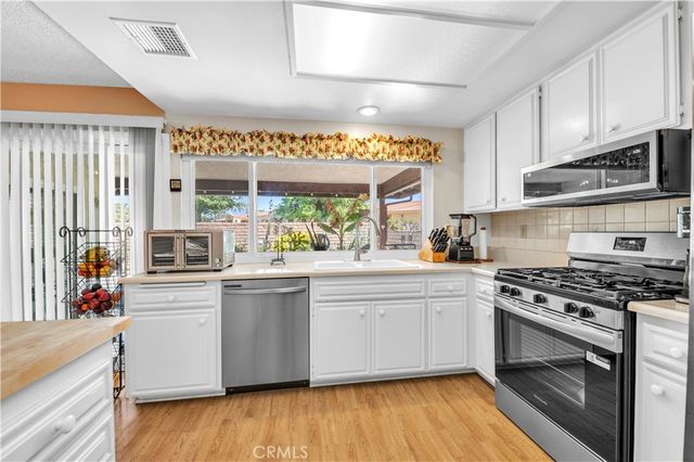 1114 Bottle Tree, Hemet, CA 92545