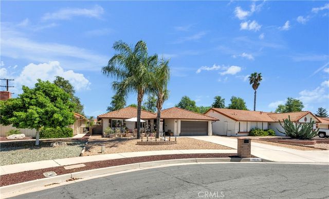 1114 Bottle Tree, Hemet, CA 92545