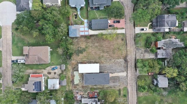 211 N Forrest Avenue, La Porte, TX 77571