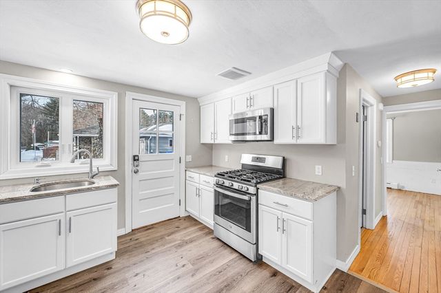 140 Slumber Ln, Springfield, MA 01128