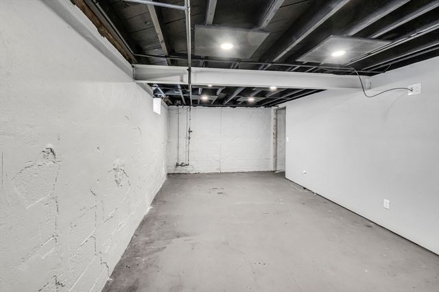 140 Slumber Ln, Springfield, MA 01128