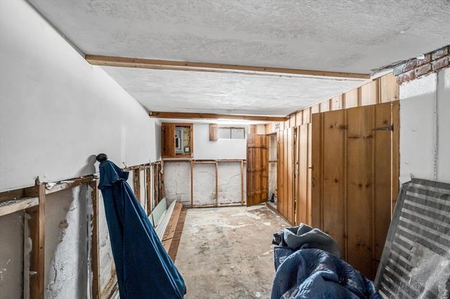 140 Slumber Ln, Springfield, MA 01128