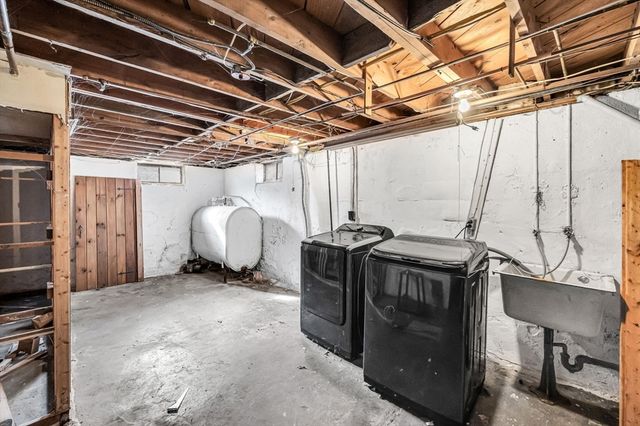 140 Slumber Ln, Springfield, MA 01128