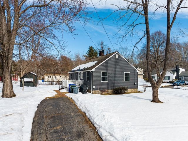 140 Slumber Ln, Springfield, MA 01128