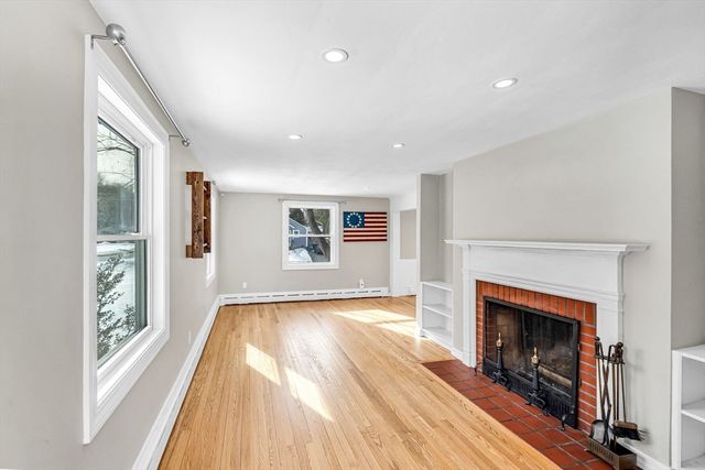 140 Slumber Ln, Springfield, MA 01128