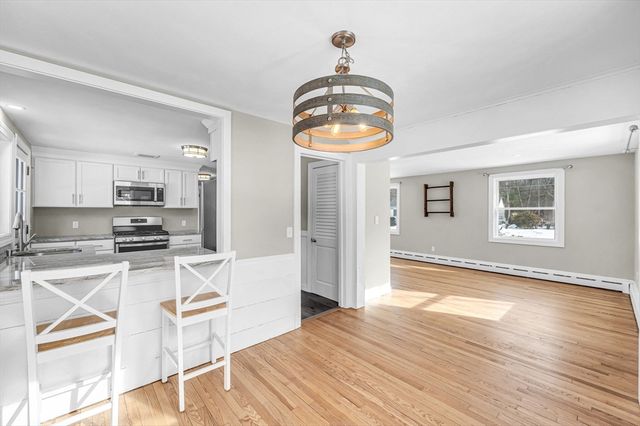 140 Slumber Ln, Springfield, MA 01128