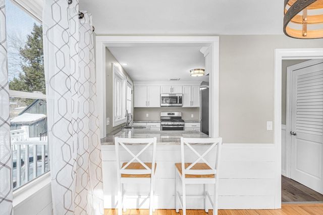 140 Slumber Ln, Springfield, MA 01128