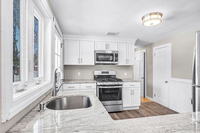 140 Slumber Ln, Springfield, MA 01128
