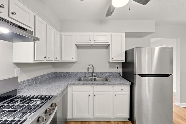 11208 Blue Lick Rd, Louisville, KY 40229