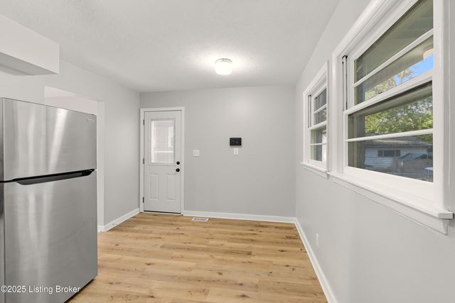 11208 Blue Lick Rd, Louisville, KY 40229