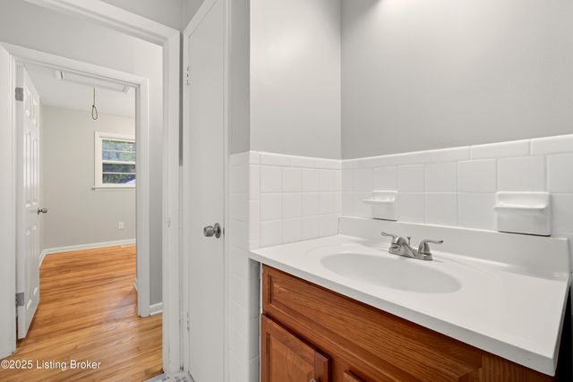 11208 Blue Lick Rd, Louisville, KY 40229