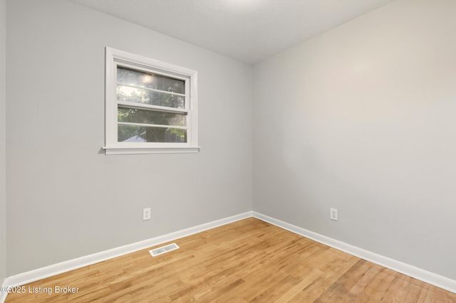 11208 Blue Lick Rd, Louisville, KY 40229