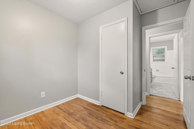 11208 Blue Lick Rd, Louisville, KY 40229