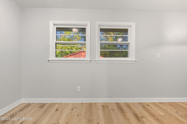 11208 Blue Lick Rd, Louisville, KY 40229