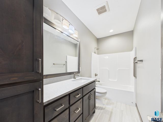 301 Granite Ave Avenue, Tea, SD 57064