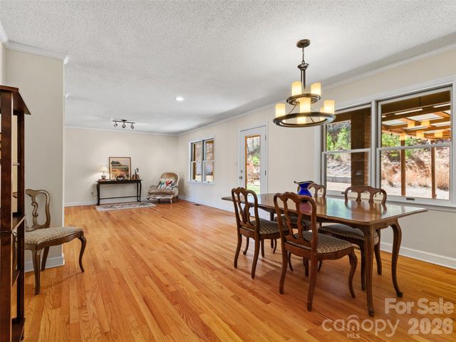 126 Hillcrest Drive, Barnardsville, NC 28709