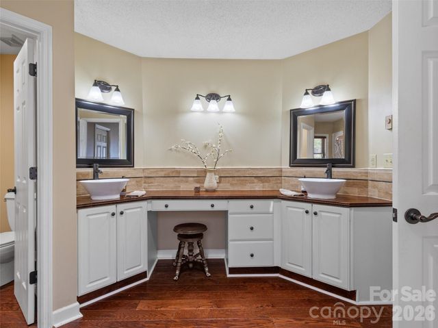 126 Hillcrest Drive, Barnardsville, NC 28709