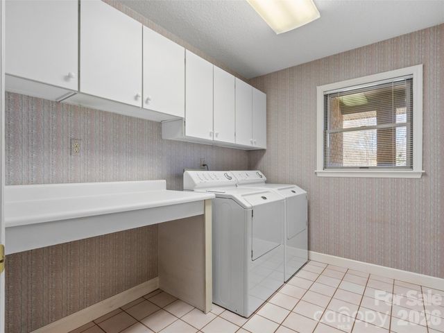 126 Hillcrest Drive, Barnardsville, NC 28709