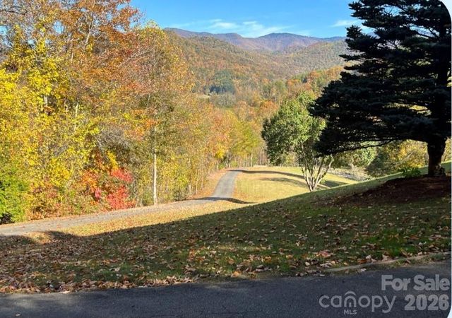 126 Hillcrest Drive, Barnardsville, NC 28709