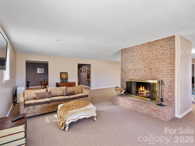 126 Hillcrest Drive, Barnardsville, NC 28709