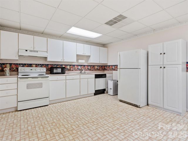 126 Hillcrest Drive, Barnardsville, NC 28709