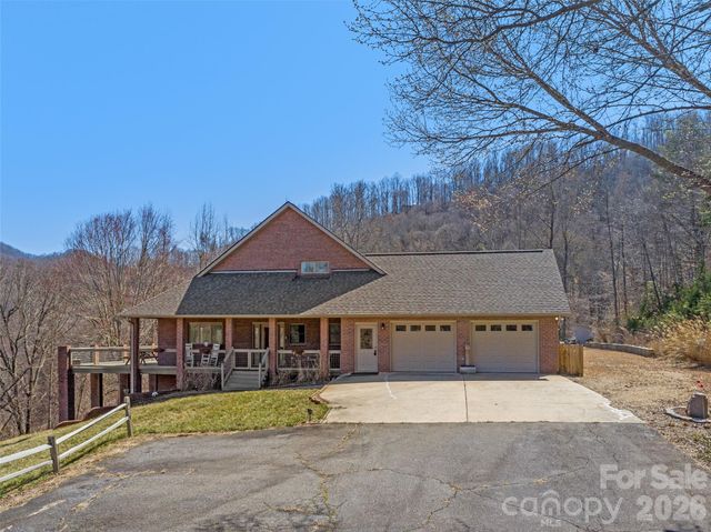 126 Hillcrest Drive, Barnardsville, NC 28709