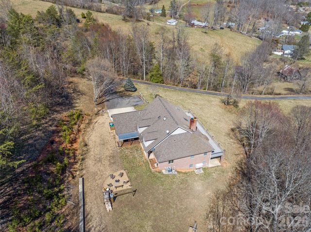 126 Hillcrest Drive, Barnardsville, NC 28709