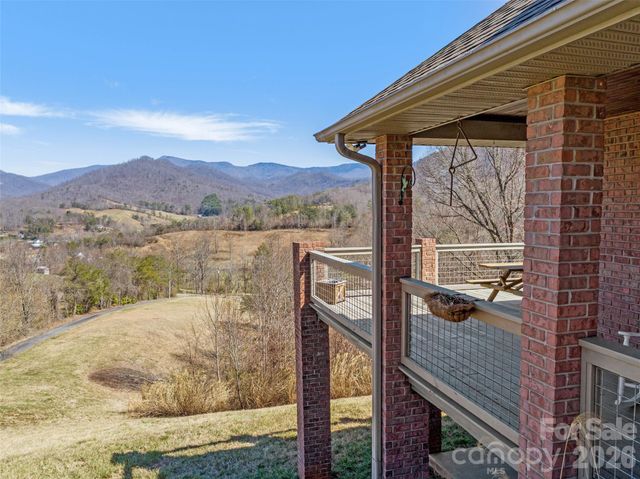 126 Hillcrest Drive, Barnardsville, NC 28709